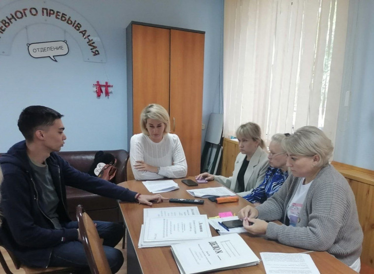 В Яковлевском округе межведомственная комиссия по оказанию гражданам государственной социальной помощи еженедельно рассматривает заявления от малоимущих граждан на заключение социально контракта..
